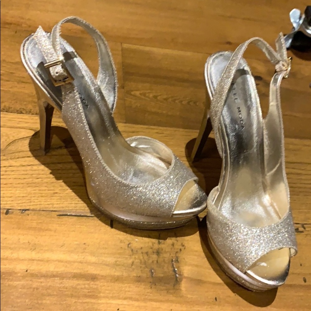 Beautiful sparkly gold heels